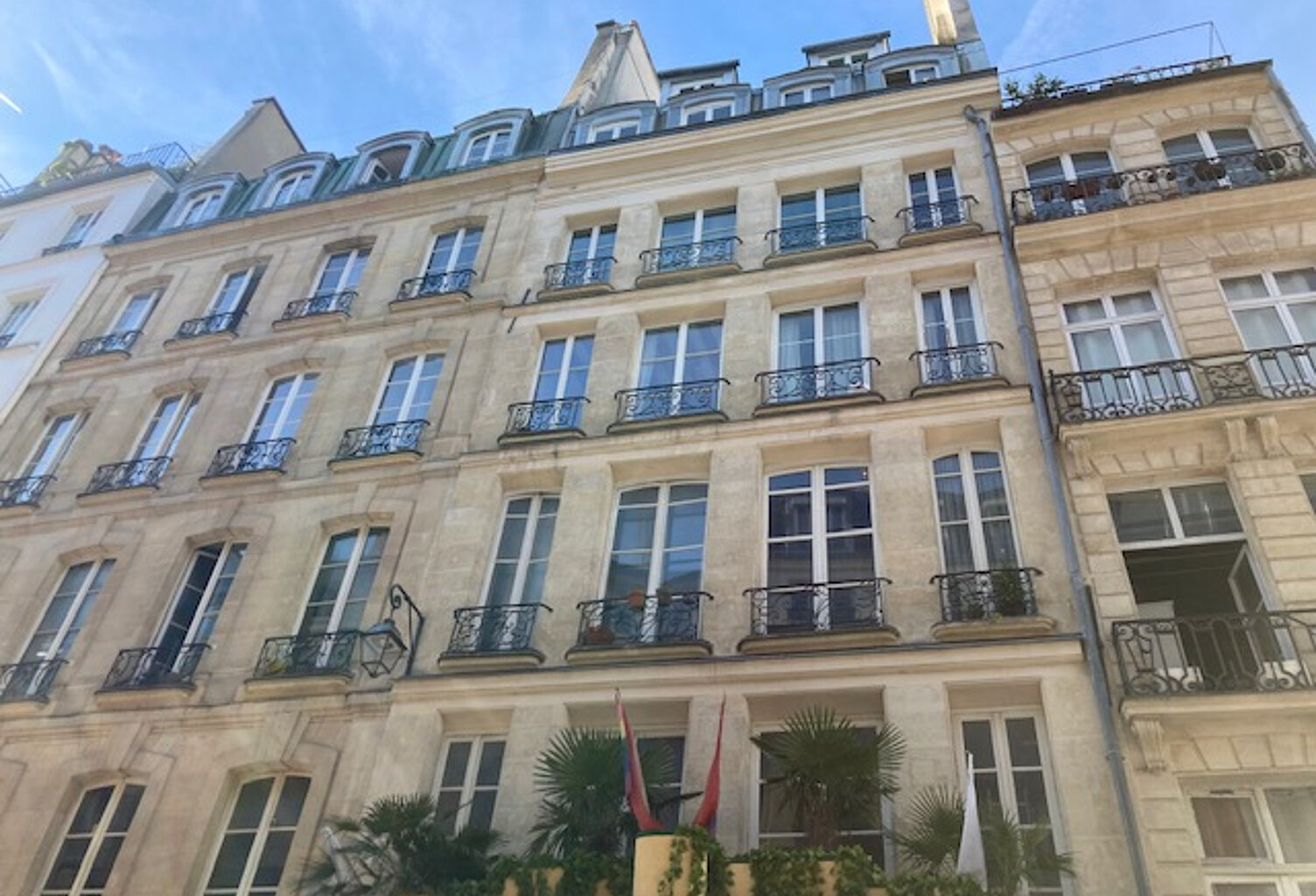 Paris 1 er -Châtelet les Halles chambre refaite à neuf — photo 1