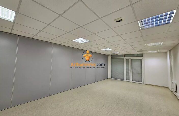 ? À VENDRE – Local professionnel /Espace en coworking /Bureau de 478m² ?  avec 12 parking – accessibilité PMR — photo 4