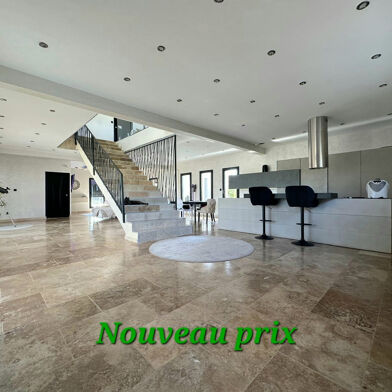 Maison 8 pièces 318 m²