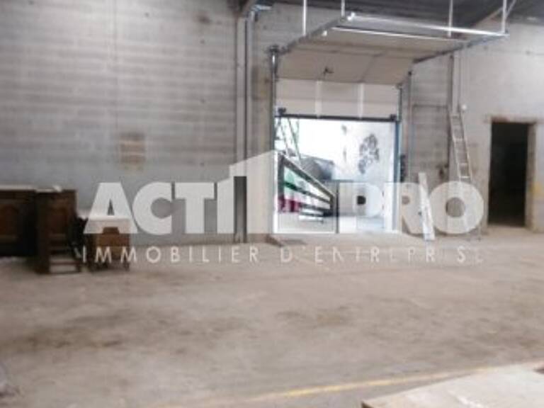 Entrepot à louer — photo 1