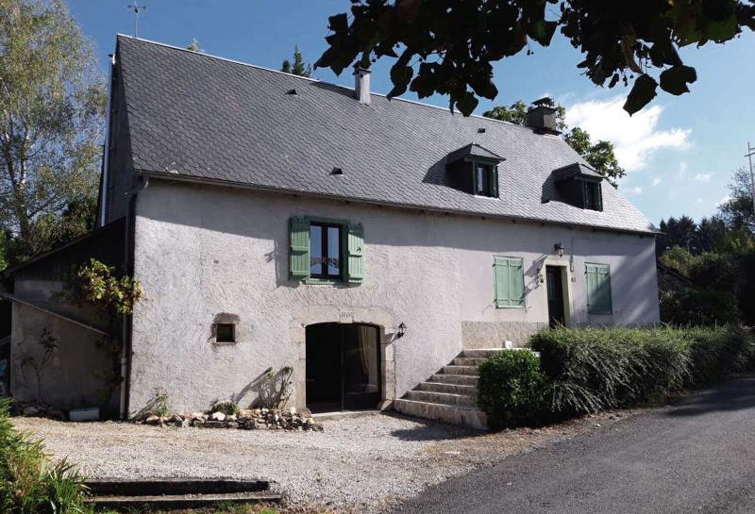 Maison en pierre de 5 pièces principales — photo 1