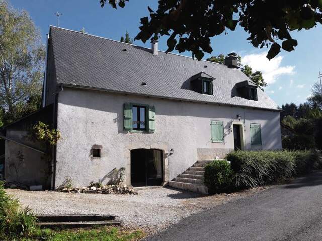 Maison en pierre de 5 pièces principales — photo du bien