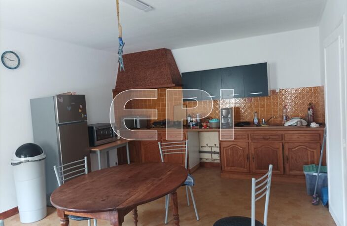 Maison d'habitation de 166m² et commerce de 33m² comprenant au — photo 4