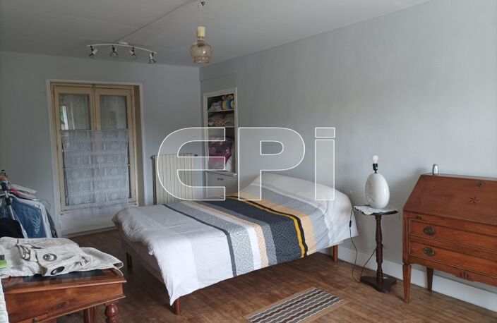 Maison d'habitation de 166m² et commerce de 33m² comprenant au — photo 5