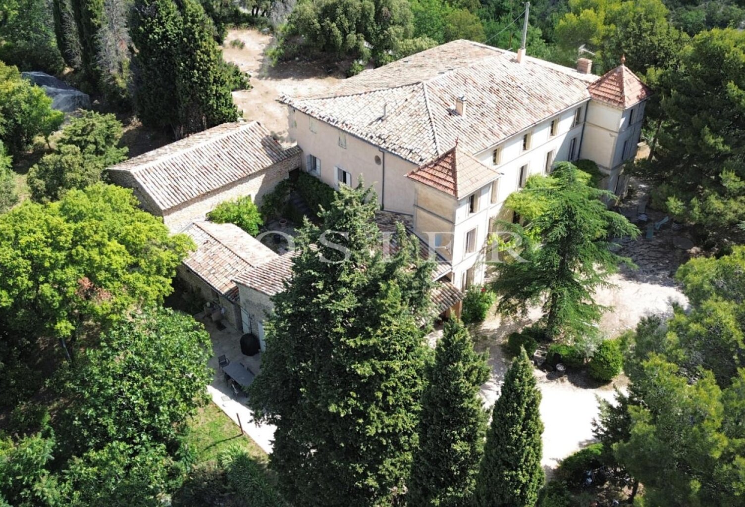 Belle propriété sur les hauteurs de St-Saturnin-Les-Apt avec vue — photo 1