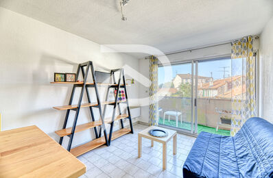 location appartement 430 € CC /mois à proximité de Saint-Gilles (30800)