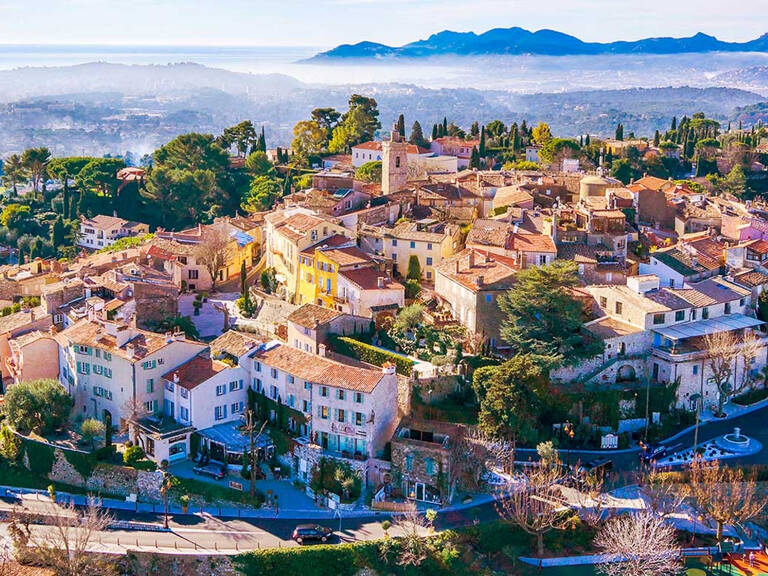 MOUGINS RESTAURANT 92M2 REFAIT A NEUF TERRASSE SUD OUEST MER — photo 1