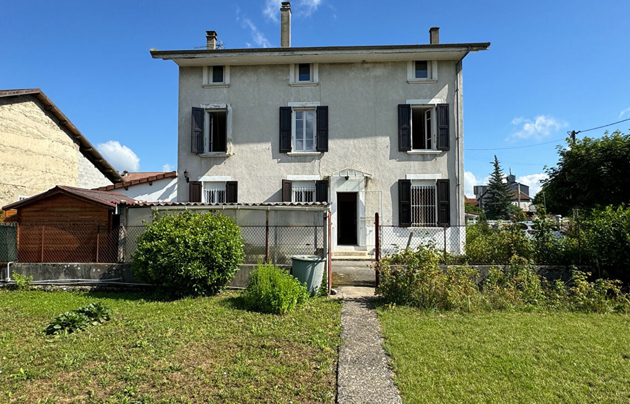 maison 8 pièces  m2 à vendre à Saint-Étienne-de-Saint-Geoirs (38590)