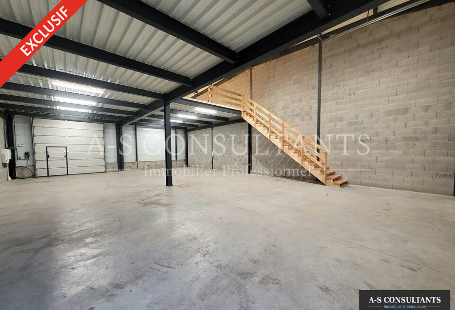 LOCAL D'ACTIVITE A VENDRE — photo 1