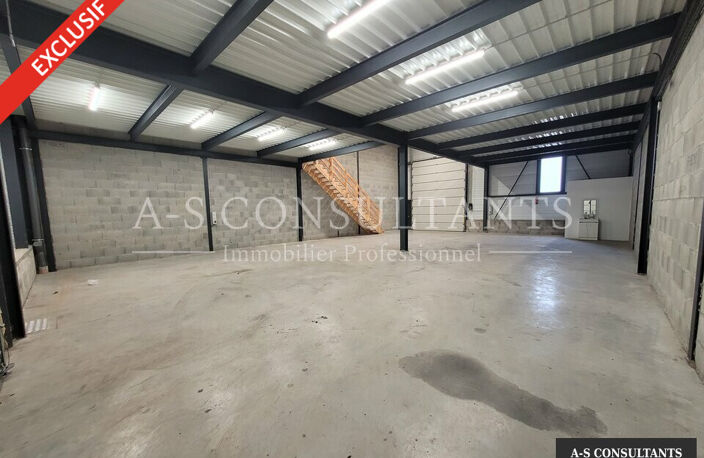 LOCAL D'ACTIVITE A VENDRE — photo 2