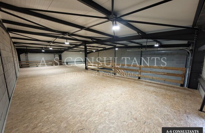 LOCAL D'ACTIVITE A VENDRE — photo 3