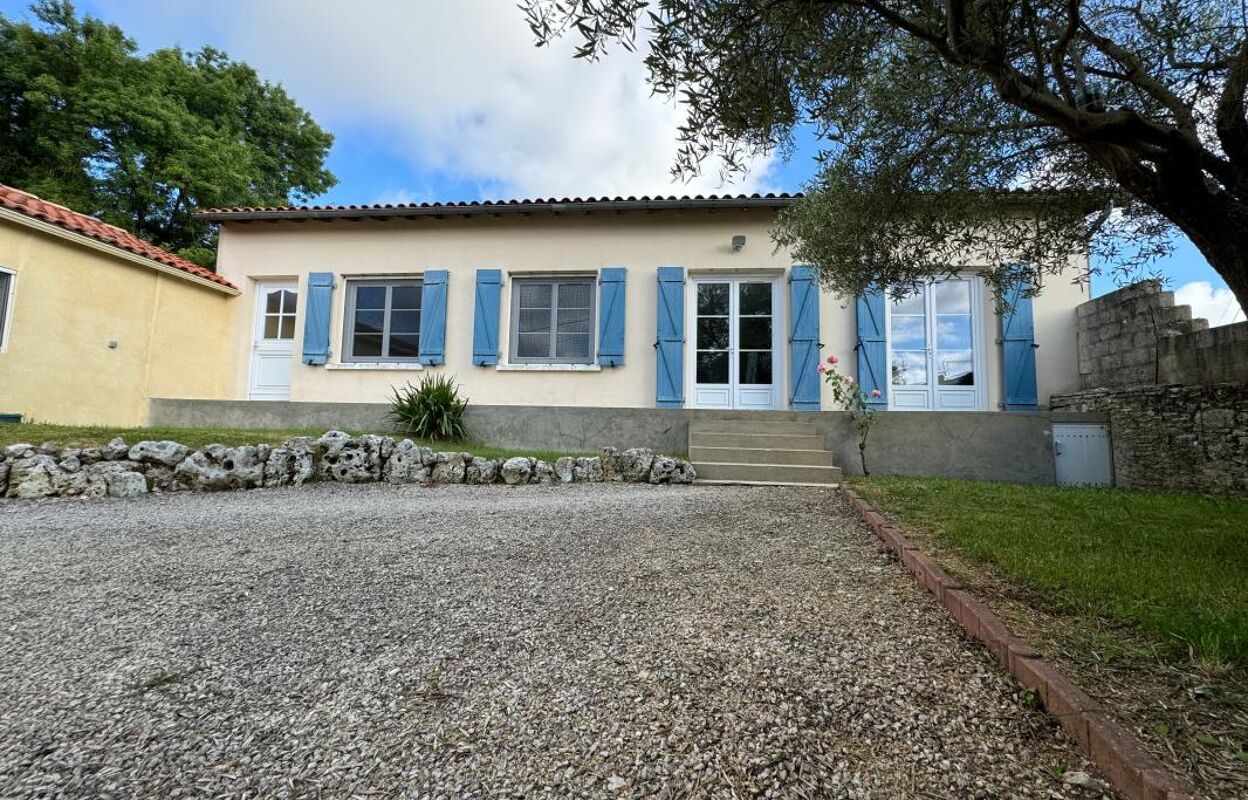 maison 4 pièces 131 m2 à vendre à Saint-Hilaire-de-Villefranche (17770)