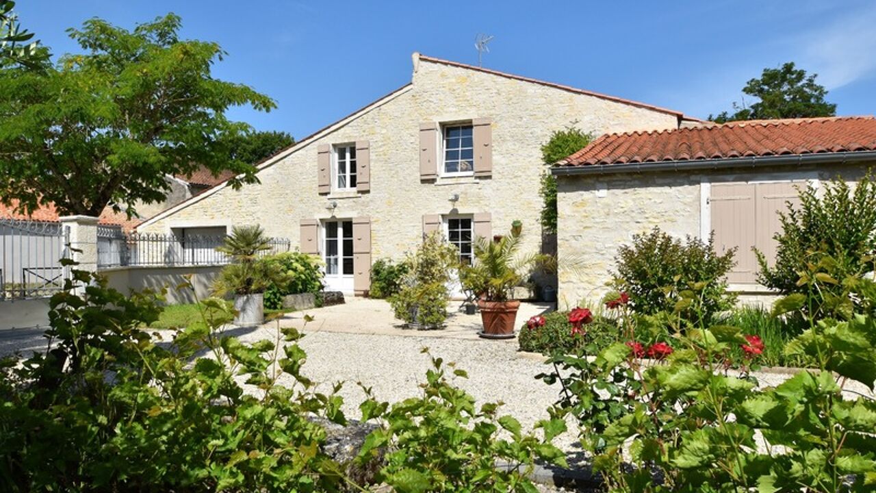 maison 6 pièces 165 m2 à vendre à Anais (17540)