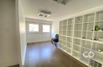 location bureau 1 629 € CC /mois à proximité de Montigny-le-Bretonneux (78180)