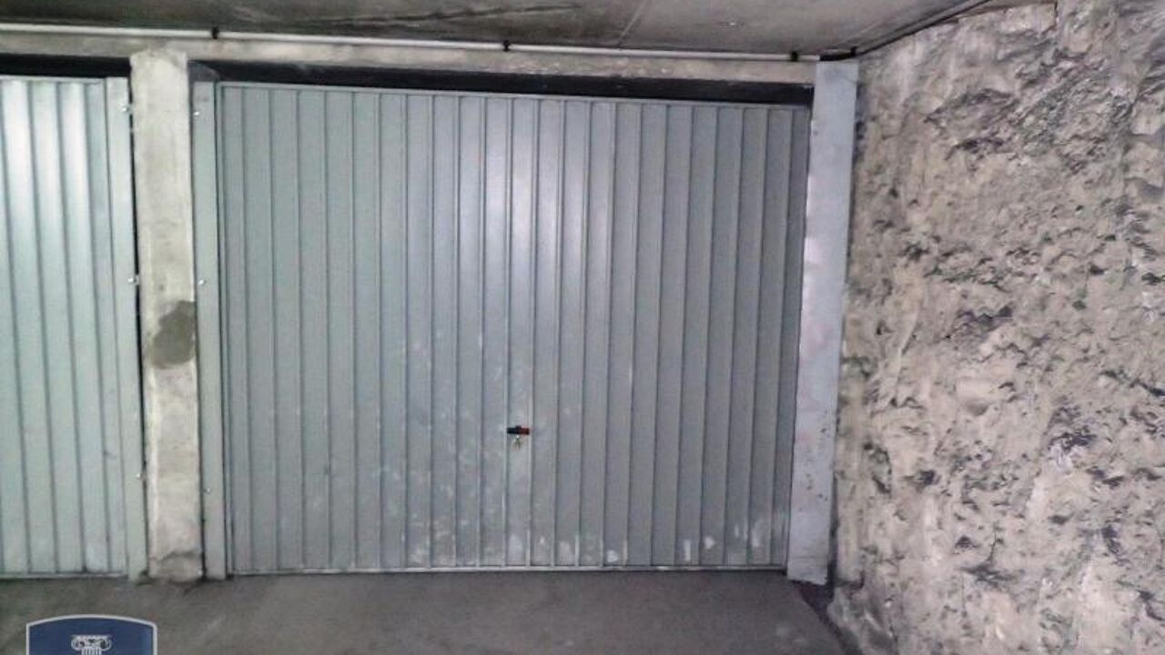 garage  pièces  m2 à louer à Chambéry (73000)