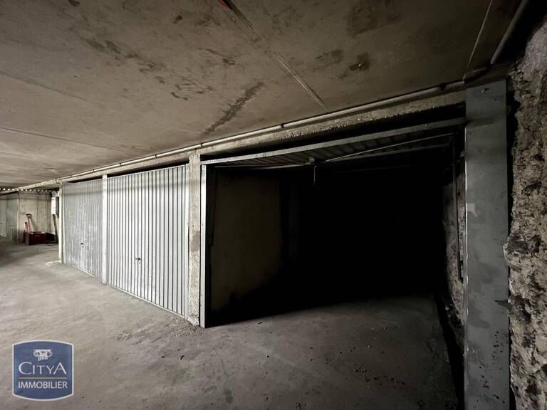 Garage   — photo 1