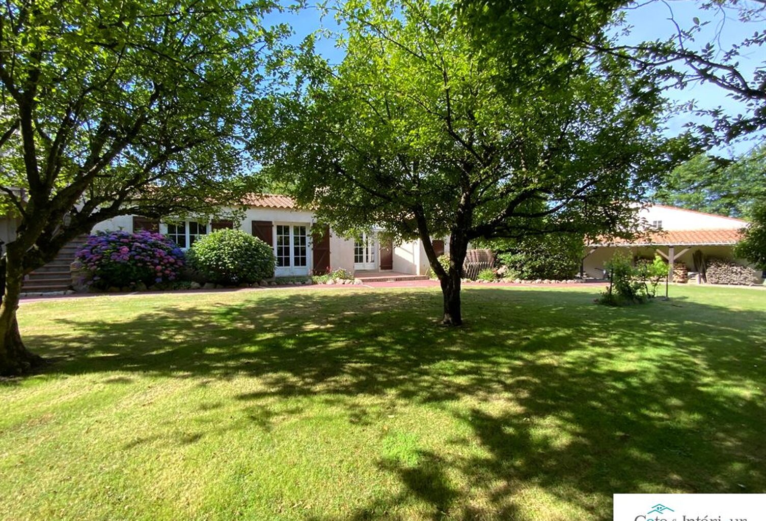 MAISON DE FAMILLE SUR PARC DE 9.600 m2 — photo 1