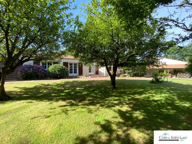 MAISON DE FAMILLE SUR PARC DE 9.600 m2 — photo du bien