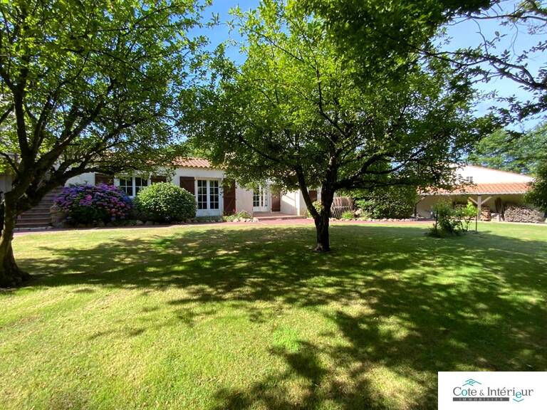 MAISON DE FAMILLE SUR PARC DE 9.600 m2 — photo 1