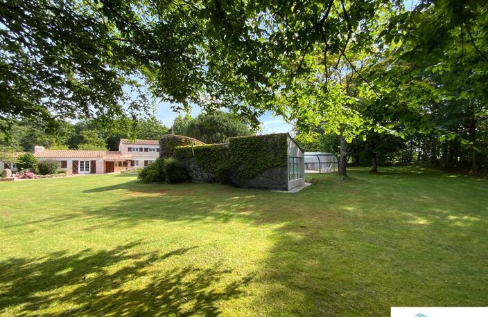 MAISON DE FAMILLE SUR PARC DE 9.600 m2 — photo 2