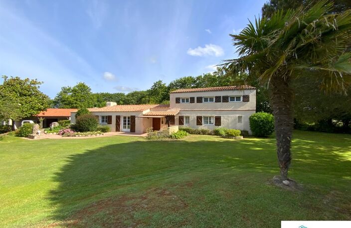 MAISON DE FAMILLE SUR PARC DE 9.600 m2 — photo 3