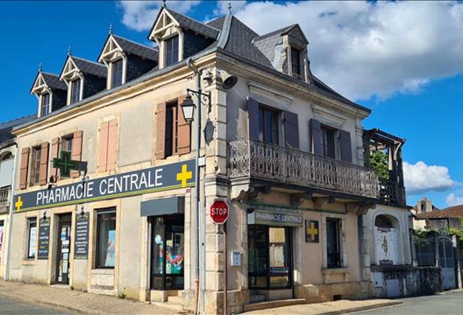 Vente immeuble  160 m² Thenon (24210) — photo 1
