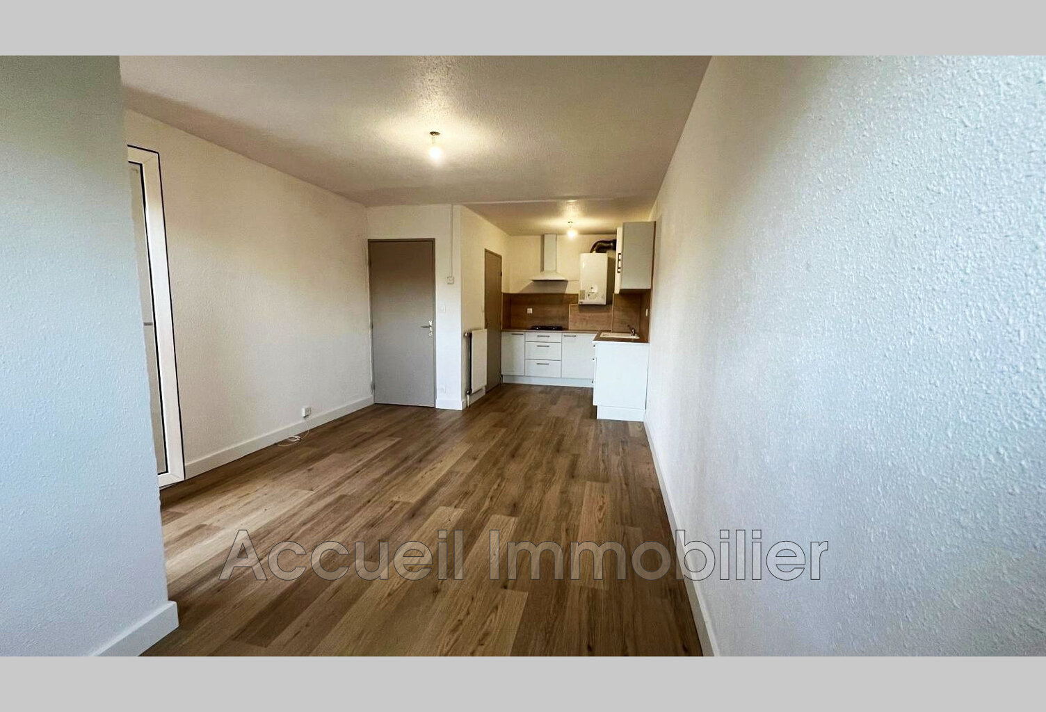 P2 rez-de-chaussée en très bon état de 44 m² + loggia en angle — photo 1