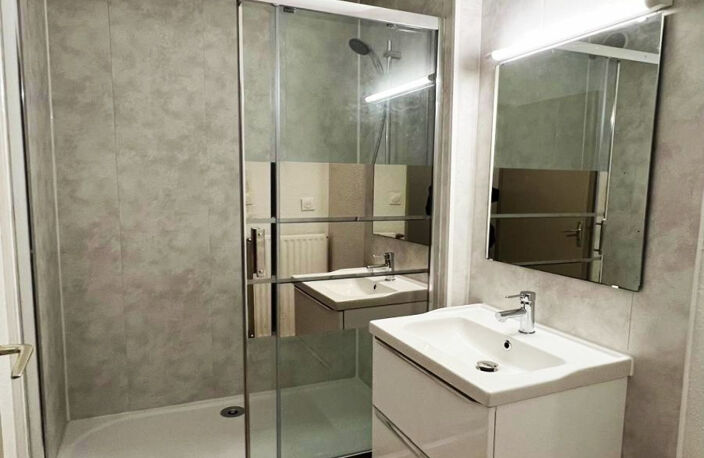 P2 rez-de-chaussée en très bon état de 44 m² + loggia en angle — photo 2