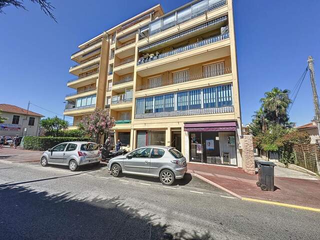 LOCAL COMMERCIAL -  CANNES — photo du bien