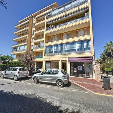 Commerce  900 €