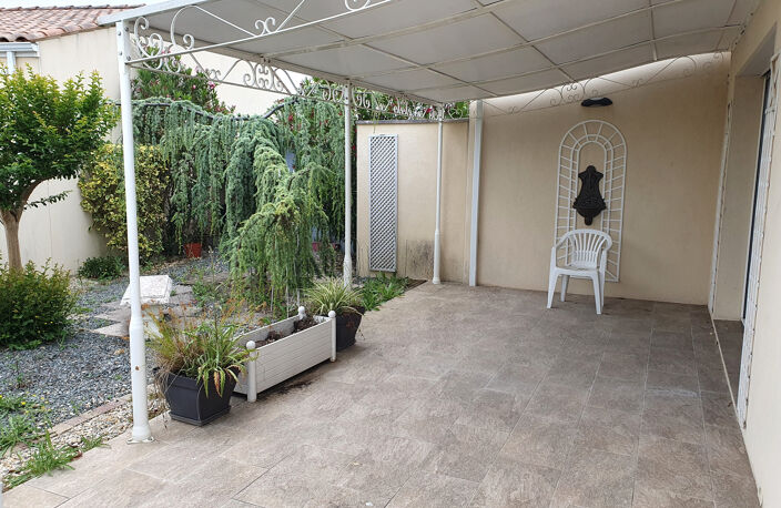 Vente maison 5 pièces 118 m² Saintes (17100) — photo 2