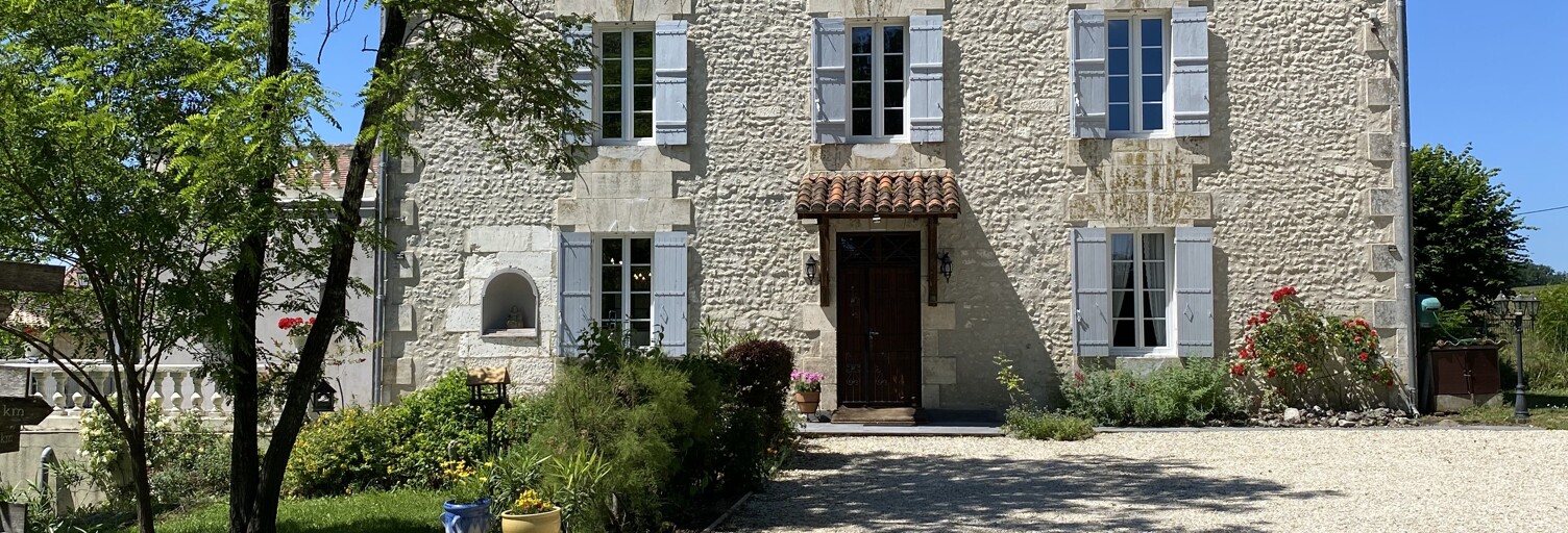 Maison 9 Pièces 276 m² à vendre à Saint-Séverin (16390)