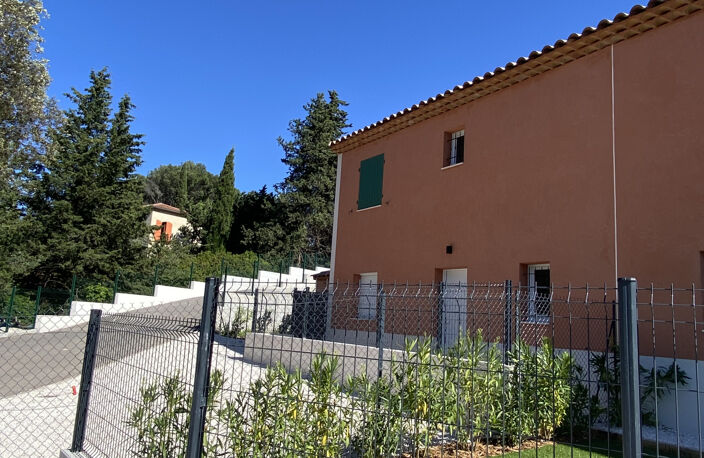 5 PIÈCES 91.7 M2 381 M2 CUERS ( 83390 ) RESIDENTIEL ' LES HAU... — photo 2