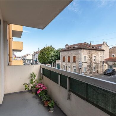 Appartement 4 pièces 160500 €