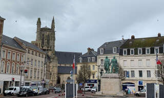 Commerce 1 Pièce 812 m² à louer à Saint-Léonard (76400)