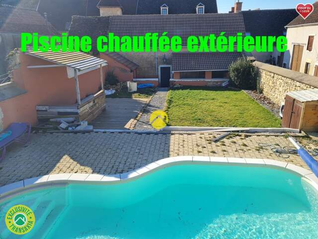 piscine et jardin en ville — photo du bien