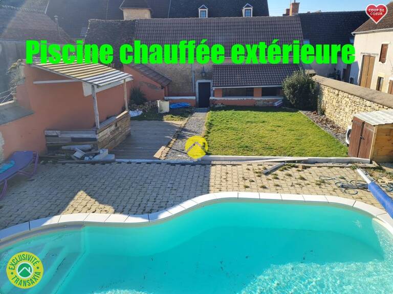 piscine et jardin en ville — photo 1