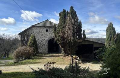 Corps de ferme avec une maison d'habitation (140 m2), grange — photo du bien