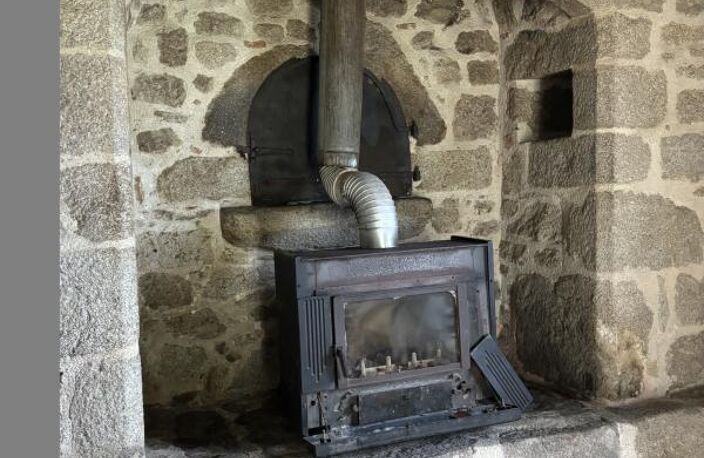 Corps de ferme avec une maison d'habitation (140 m2), grange — photo 5