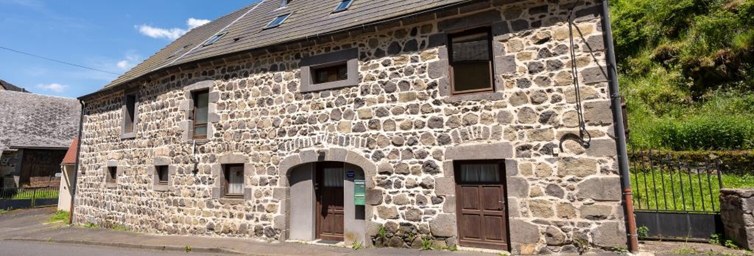 Maison 11 Pièces 280 m² à vendre à Rochefort-Montagne (63210)