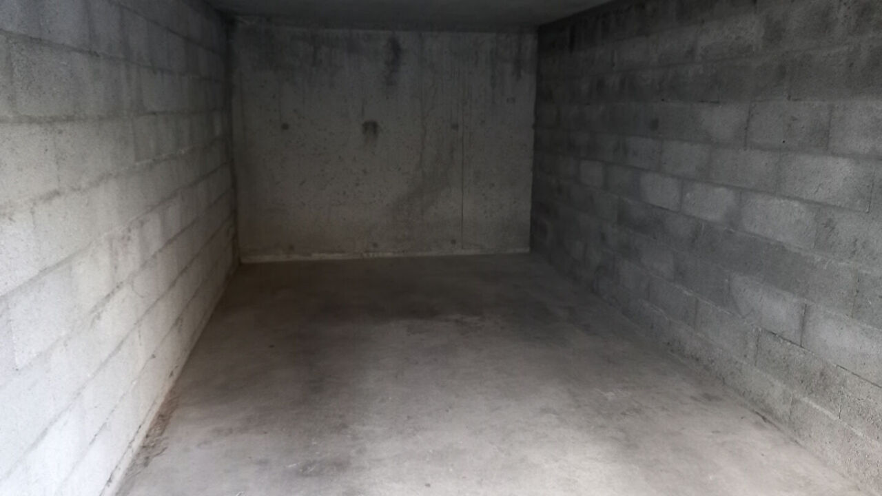 garage  pièces 16 m2 à vendre à Jacob-Bellecombette (73000)