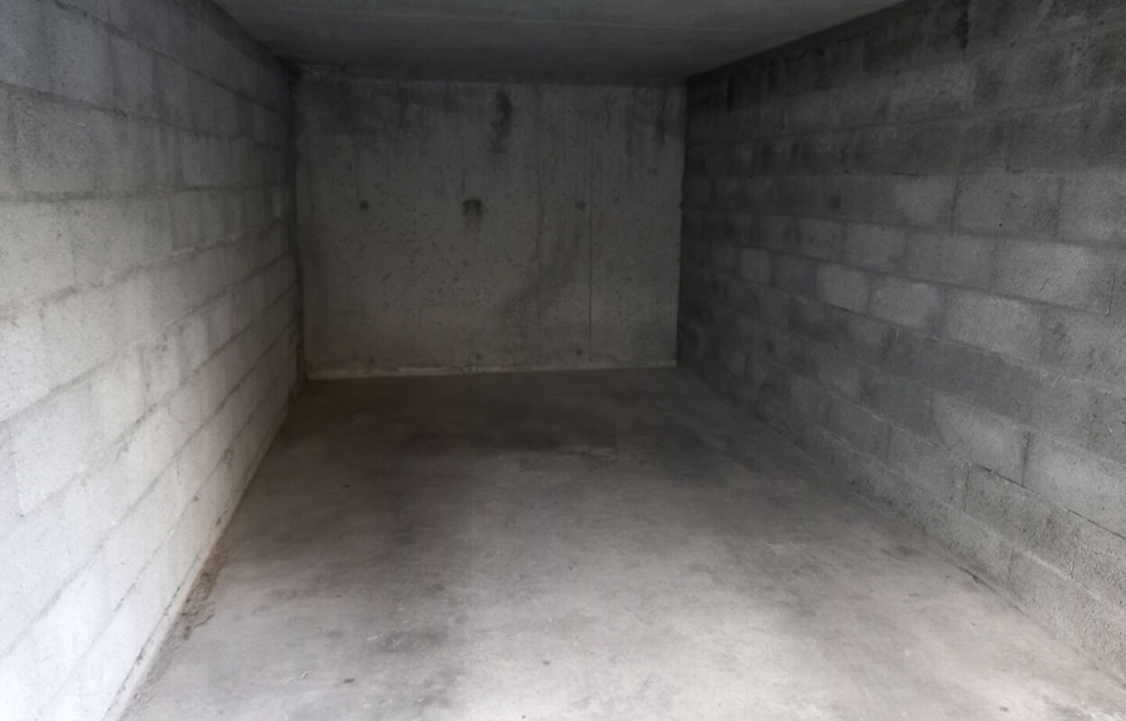 garage  pièces 16 m2 à vendre à Jacob-Bellecombette (73000)