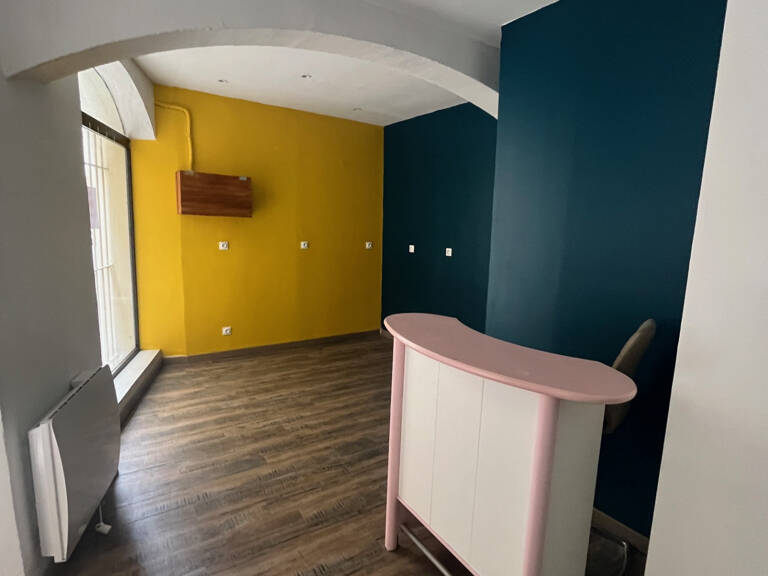 NIMES-MURS COMMERCIAUX DANS L'ECUSSON DE 31 m2 — photo 1