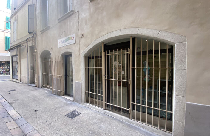 NIMES-MURS COMMERCIAUX DANS L'ECUSSON DE 31 m2 — photo 2