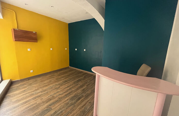 NIMES-MURS COMMERCIAUX DANS L'ECUSSON DE 31 m2 — photo 3