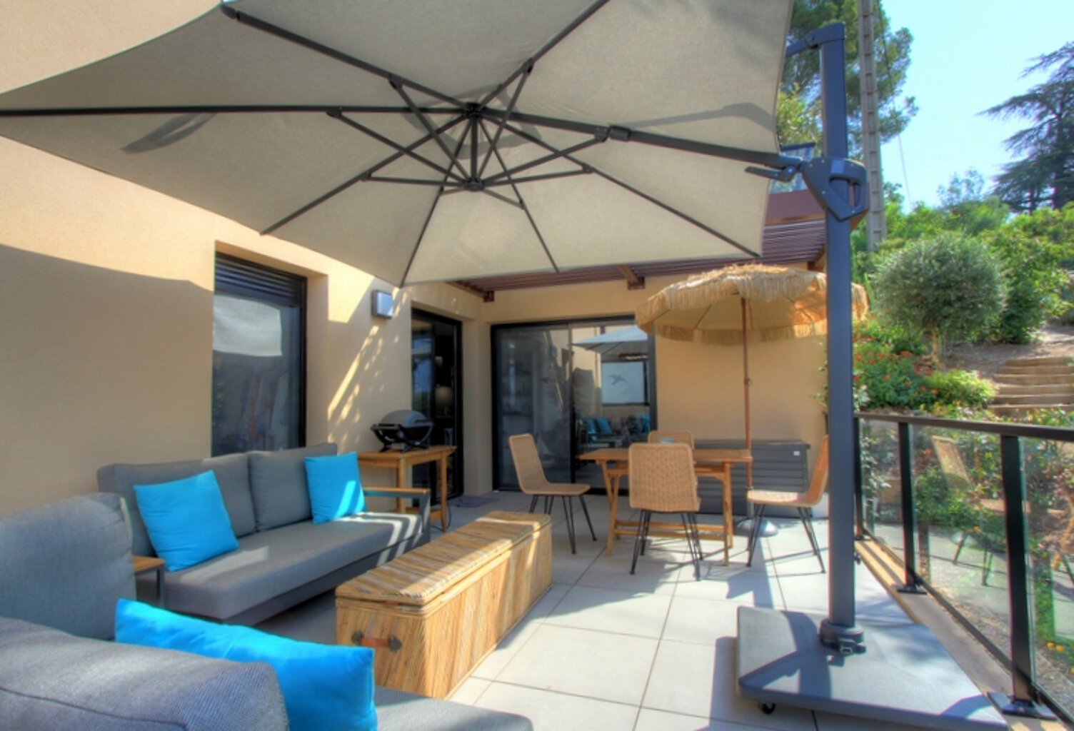 APPARTEMENT VRAI 2 PIECES DE 53M²  AVEC PARKING EN SOUS-SOL ET CAVE, SITUÉ DANS UNE RÉSIDENCE RÉCENTE, À PIED DES PLAGES ET DES COMMERCES DES ISSAMBRES — photo 1