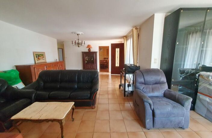 Villa F4 traditionnelle de plain-pied avec jardin et garage — photo 3
