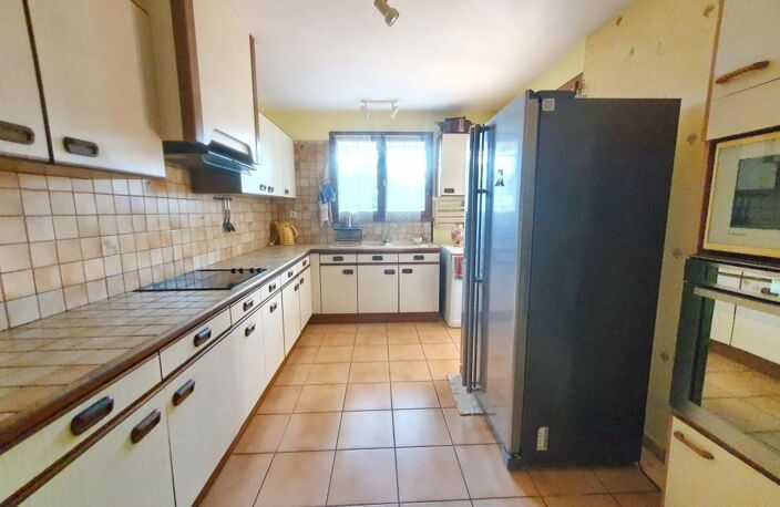 Villa F4 traditionnelle de plain-pied avec jardin et garage — photo 4