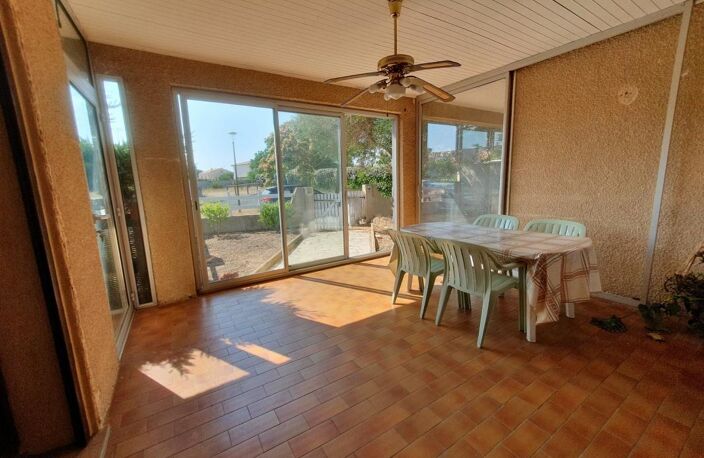 Villa F4 traditionnelle de plain-pied avec jardin et garage — photo 5