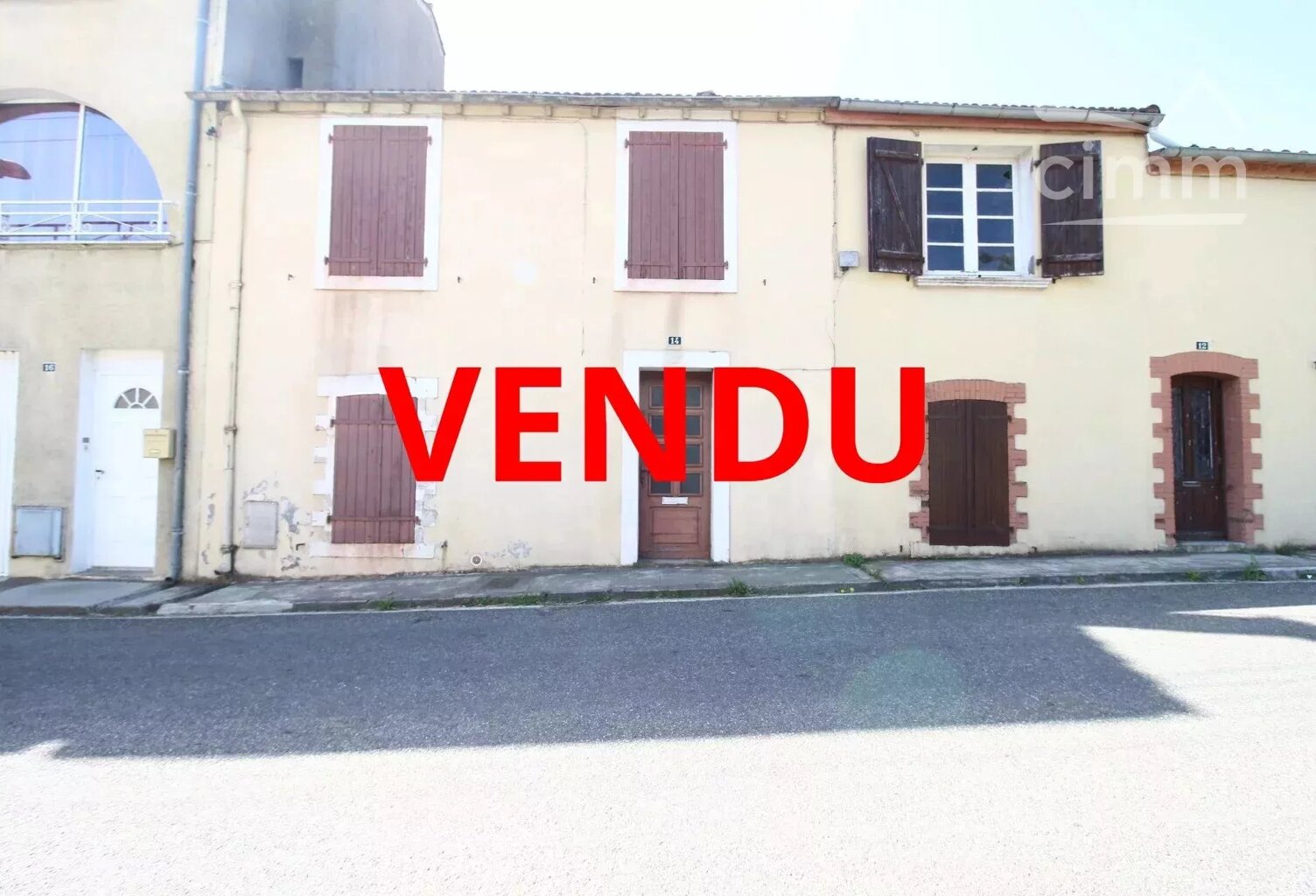 VENDU une maison à rénover avec un jardin et un garage — photo 1